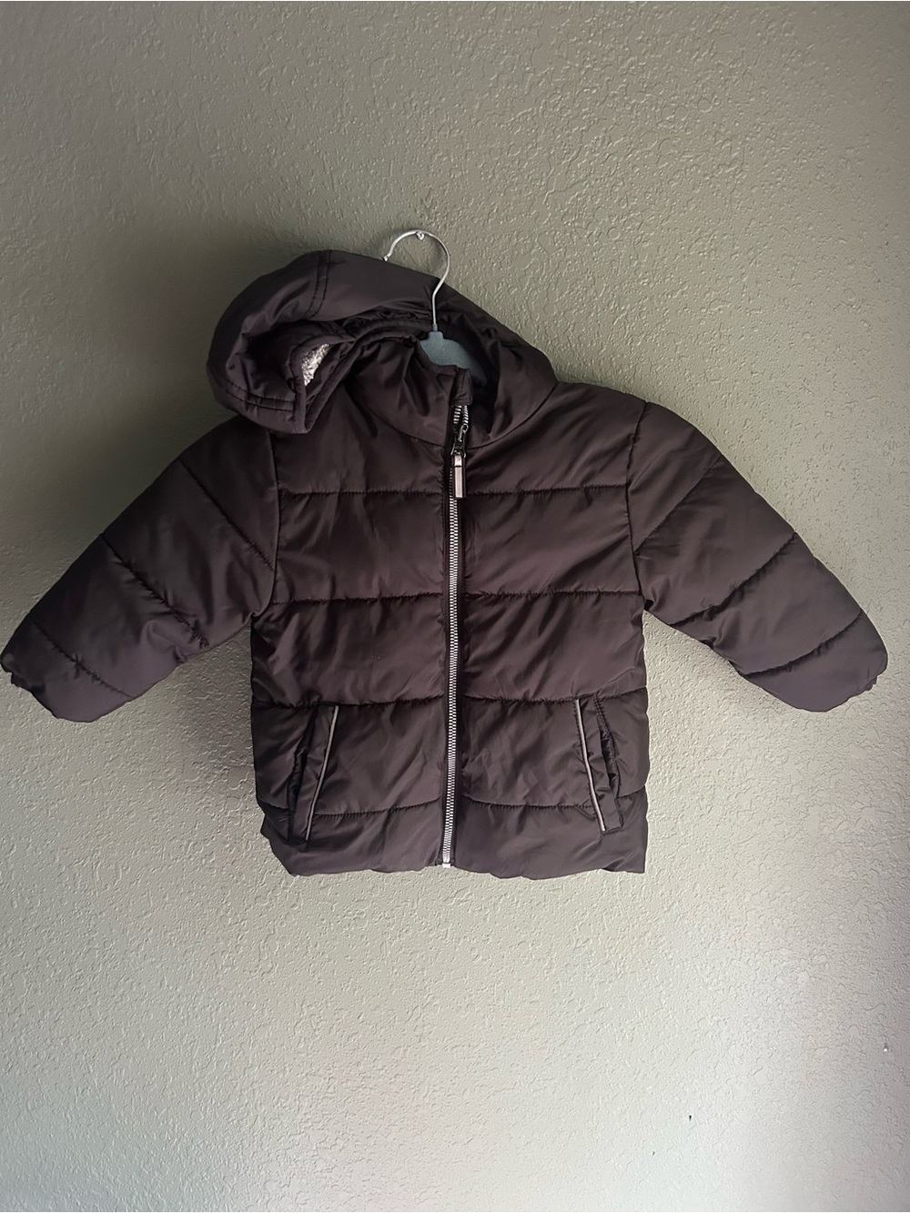 Black puffer jacket for kids size 2T #kids #winter